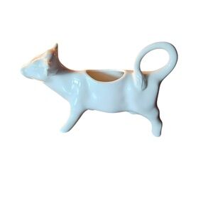 Vintage White Porcelain Cow Creamer Made In‎ Japan.